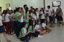 Integrantes do Arte no Campus fazem apresentação musical para celebrar a chegada das festas de fim de ano