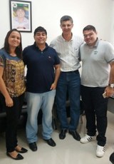 Na reunião, a diretora Michelle Freitas, o prefeito Dr. Marcus Vinícius, o diretor Fernando Ferrara e o prefeito de Bom Jesus do Itabapoana, Roberto Salim Filho