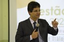 O reitor do IFFluminense, Jefferson Manhães, discursa na cerimônia