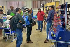 Na abertura do curso, os novos alunos conheceram os laboratórios onde terão aulas práticas