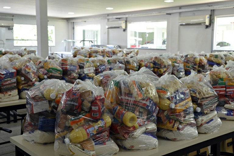 Entrega dos kits de alimentos de fevereiro