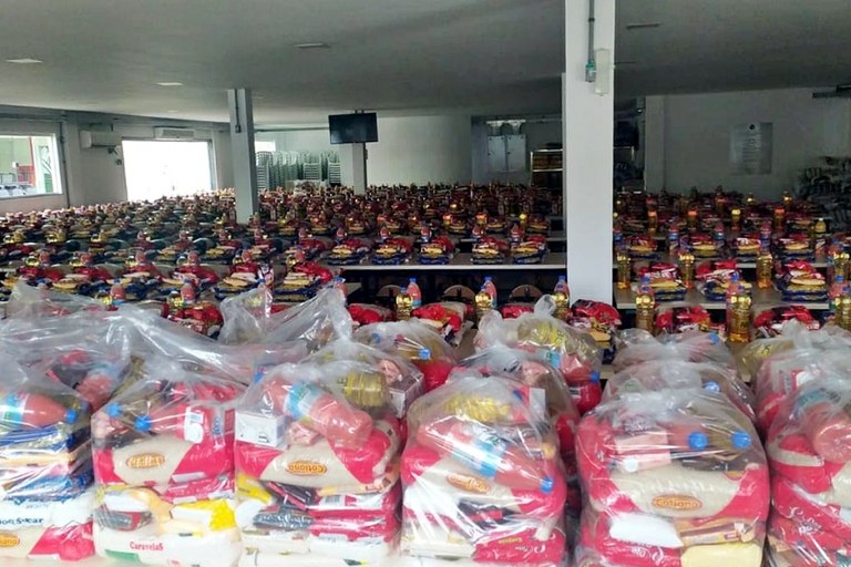 Entrega de kits de alimentos