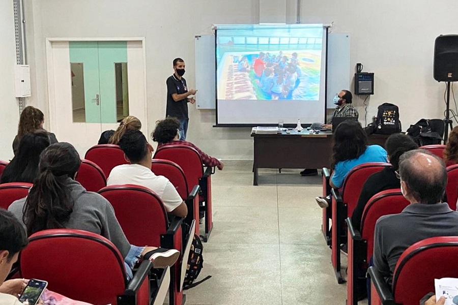 Palestra sobre asteroides no IFF Itaperuna