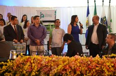 Homenagem aos responsáveis pela obra, durante a inauguração do Parque Acadêmico Industrial