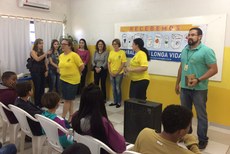 O diretor Roberto Filho durante ação em escola municipal de Itaperuna