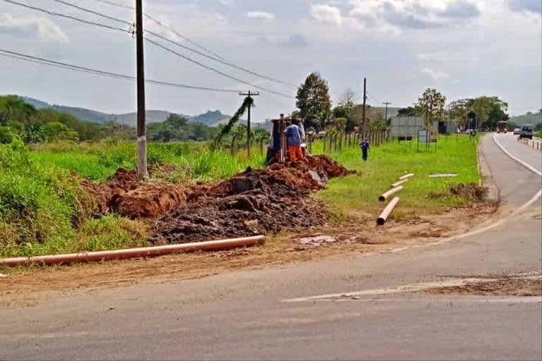 Obra da prefeitura em frente ao IFF Itaperuna