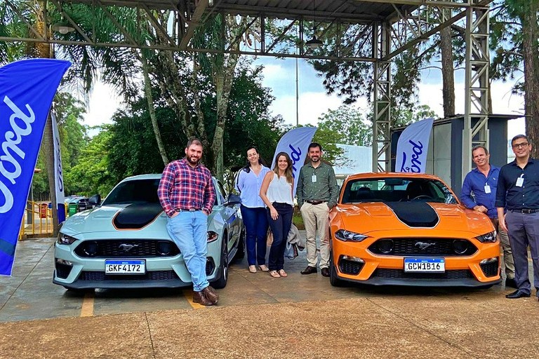 Visita de professores do IFF à Ford