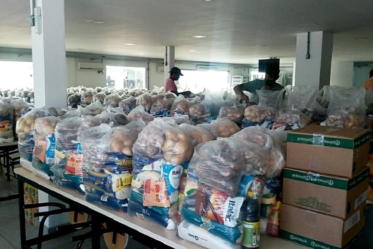 Kits de alimentos em outubro