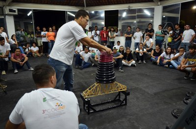 Final do 3º Concurso de Pontes Treliçadas de Palito, realizada dentro da 2ª Semana da Mecânica do IFF Itaperuna, durante a Semana Acadêmica.