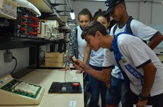 Visita guiada a laboratório durante a 6ª Semana Acadêmica do IFF Itaperuna