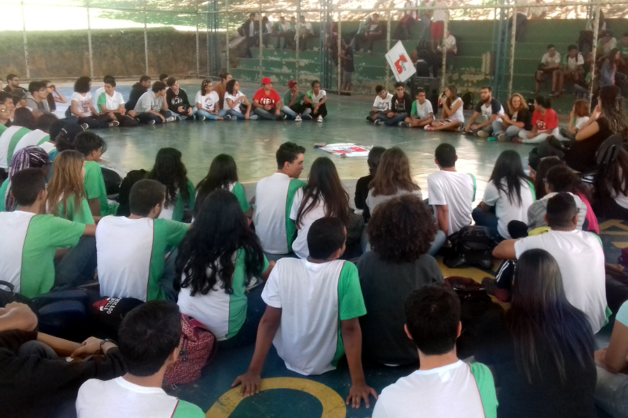 Foto do debate sobre ocupação da escola