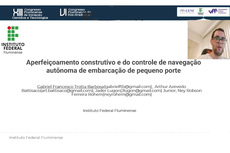 O estudante Gabriel, do 3º período de Engenharia de Controle e Automação, em apresentação no Confict.