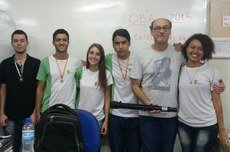 Galvani com os premiados na Olimpíada Brasileira de Astronomia de 2015.