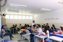 Estudantes participam de atividade em sala de aula 