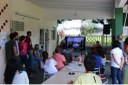 Servidores assistem vídeo com homenagem