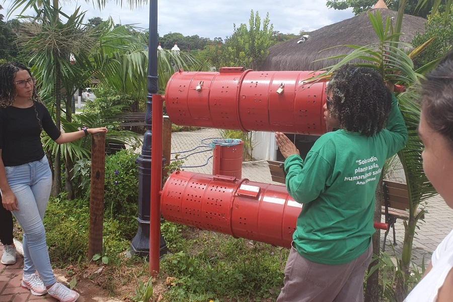 Projeto de compostagem visitado por alunos do IFF Maricá