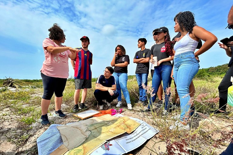 Aula de campo na Restinga de Maricá