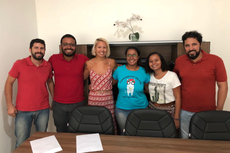 Formandas com a diretora Regiane Costa e professores do campus