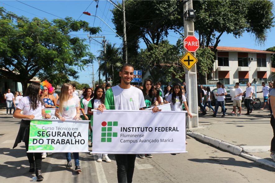 Estudantes e Servidores participam das atividades em comemoração ao aniversário do município