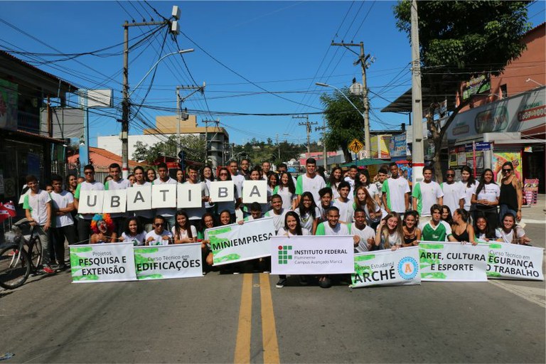 Estudantes e Servidores participam das atividades em comemoração ao aniversário do município