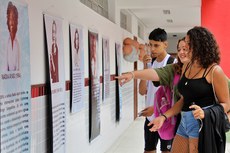 A exposição traz painéis sobre cientistas brasileiras e do exterior