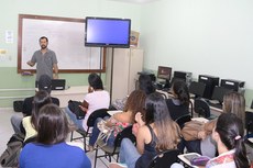 Estudantes assistem à apresentação sobre Inovação 