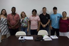 Equipe do IFFluminense/Polo de Inovação, Fundação Pró-IFF e Agroindústria Guarujá comemoram a celebração do contrato.