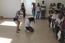 Alunas da instituição fazem apresentação de dança durante a aula inaugural.