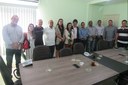 Representantes do IFF e vereadores reunidos na Câmara Municipal (Foto: CMQ).