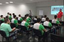 Alunos participam de palestras durante a visita técnica