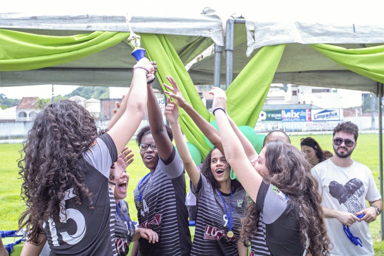 Alunos do IFF Pádua recebem medalha de ouro em Jogos Estudantis