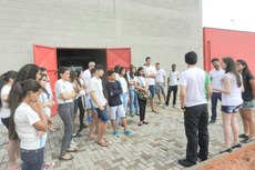 Alunos do Grêmio trocam experiências com os visitantes.