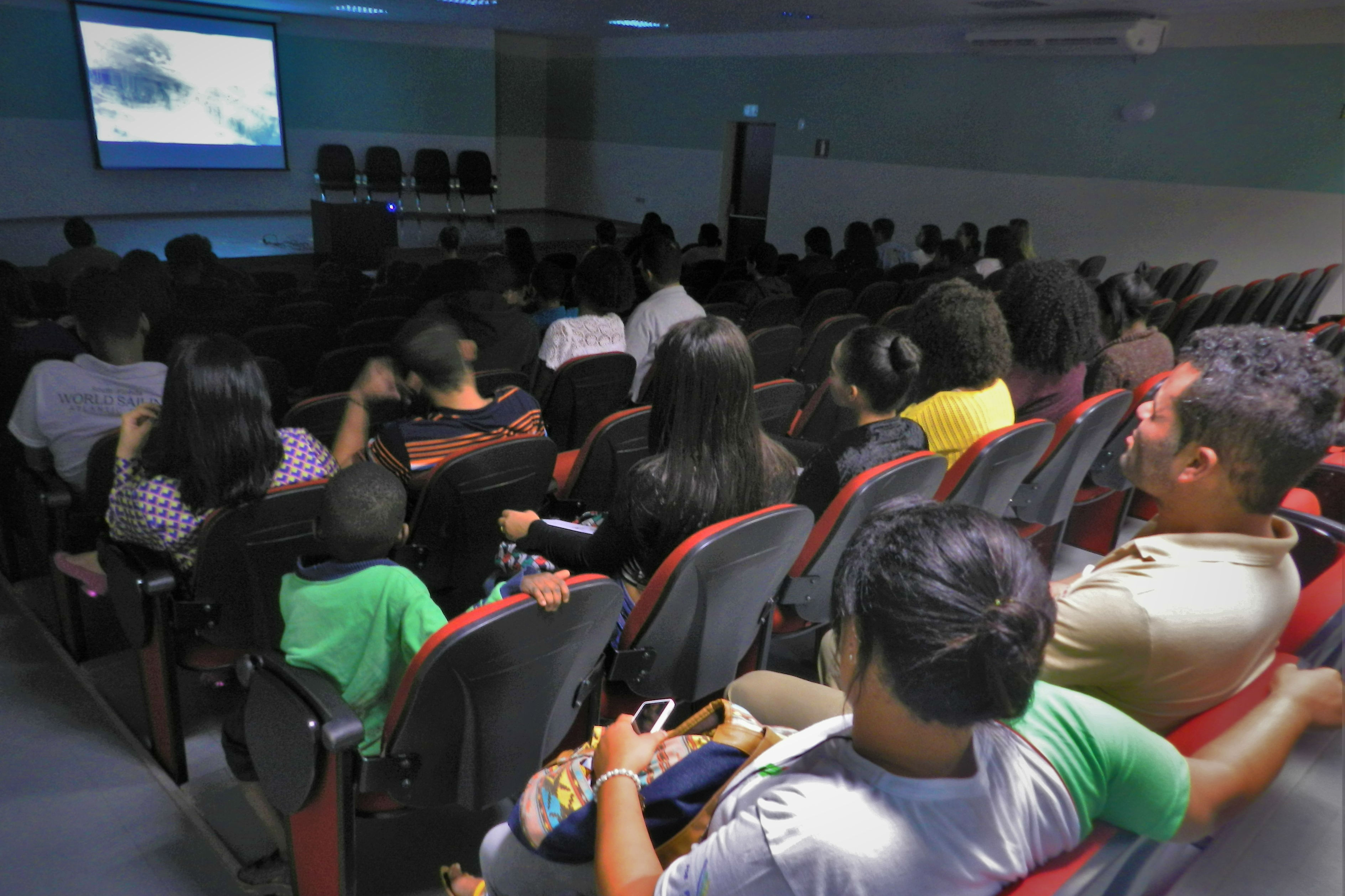 Evento aborda olimpíada e crise do estado