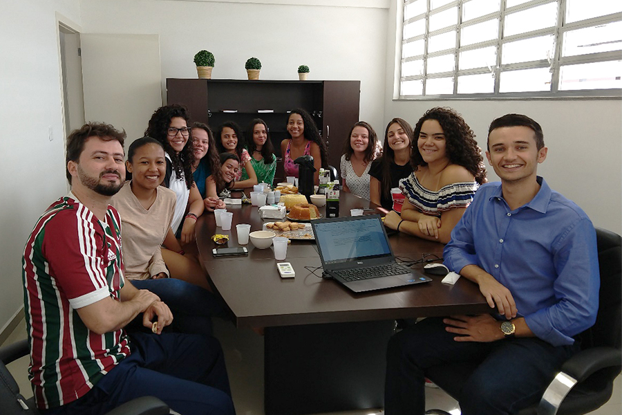 Handebol feminino do Campus Pádua representa o IFF na etapa regional do Jiniff