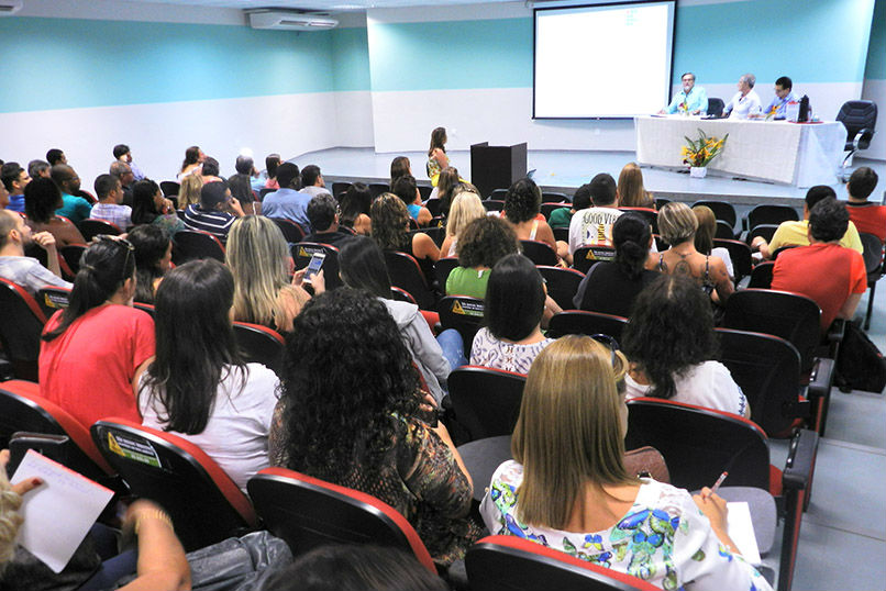 Mesa-redonda sobre ensino integrado e politecnia.jpg