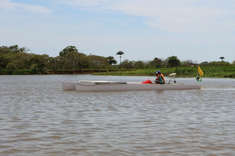 Campus São João da Barra lança barco movido à energia solar