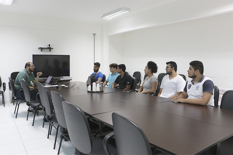 Bolsistas de Fomento ao Empreendedorismo apresentam andamento de seus projetos