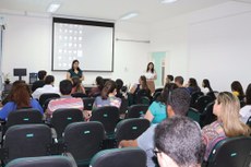 A pró-reitora Aline Naked e a coordenadora da Escola de Formação, Thaís Almeida, durante abertura do módulo, na Reitoria.