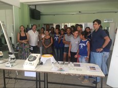 Reitor, Luiz Augusto Caldas, participa de palestra realizada com alunos do Centro Educacional Municipal do Sindicato dos Trabalhadores na Indústria do Açúcar de Campos dos Goytacazes. 