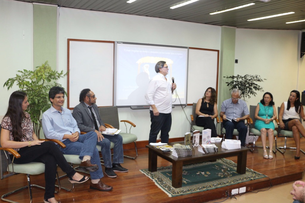 Lançamento de livros da Essentia Editora