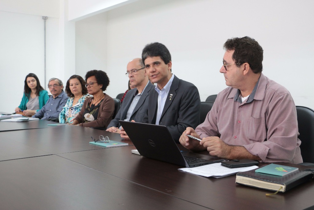 Fidesc realiza coletiva de imprensa para apresentar  o funcionamento do debate em Campos