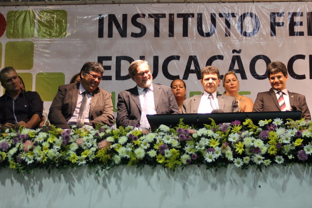 Transmissão de cargo ao novo reitor e posse dos diretores gerais do Instituto.jpg