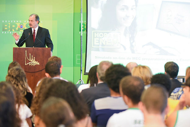 MEC lança plataforma Hora do Enem