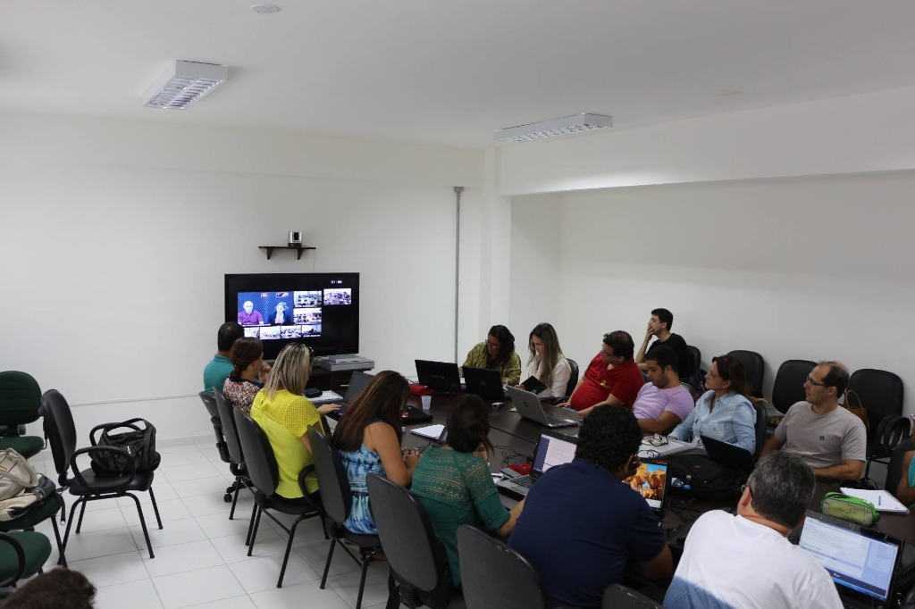 Alunos na aula presencial da pós-graduação em Formação Pedagógica