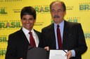 Jefferson Azevedo com o ministro da Educação Aloizio Mercadante