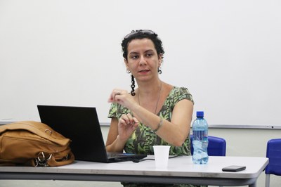 Professora Mercedes Duarte e Silva palestra no campus avançado Maricá.