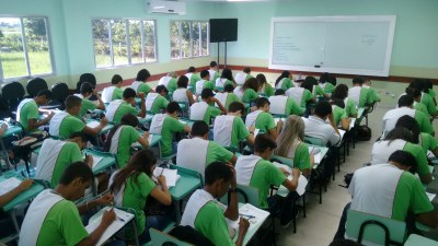 Nivelamento em Matemática básica busca auxiliar os alunos que possuem baixo desempenho nessa área do conhecimento.