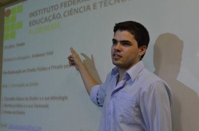 Anderson Vidal, professor de Direito do campus Itaperuna e coordenador dos projetos.