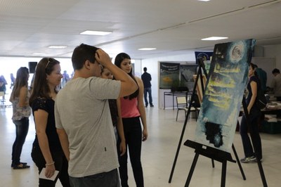 Oficina de Pintura encanta participantes da XIII Semana de Ciência e Tecnologia