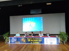 Mesa de autoridades, da esquerda para a direita: Jair, Olney, Teresa, Vicente e Roberto.